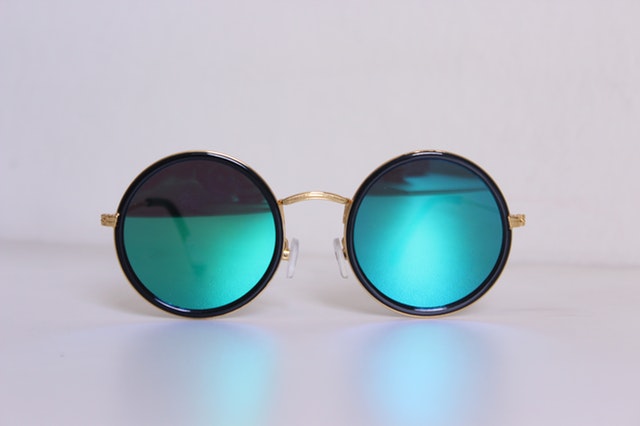 Slnečné okuliare s modrými sklami.jpg